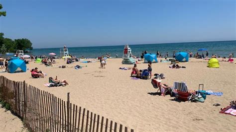 Are Evanston beaches free?