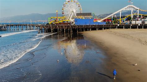 At what time does Santa Monica Pier close?