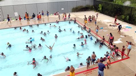 Can you swim in the lake in Chicago?