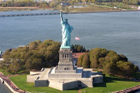 Does anyone live on Liberty Island?