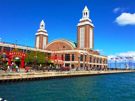 Does it cost to walk Navy Pier?