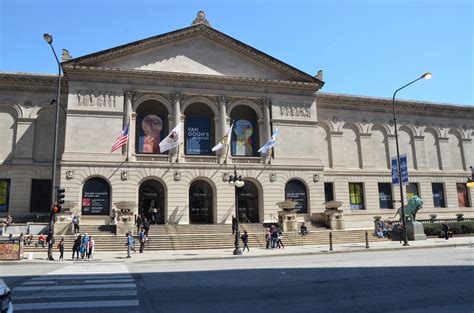 How much is admission to the Art Institute of Chicago?