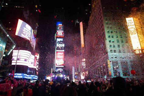 Is it free to watch the ball drop in NYC?