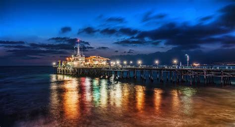 Is it safe to walk in Santa Monica at night?