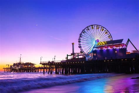 Is Santa Monica Pier always lit up?