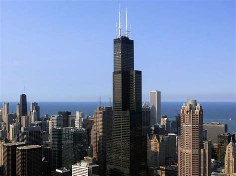 Was the Willis Tower once the tallest building in the world?