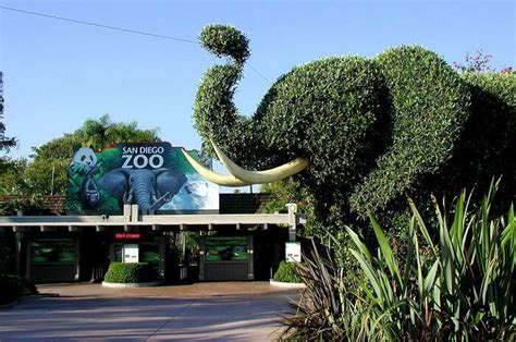 What is 1 the biggest zoo in America?