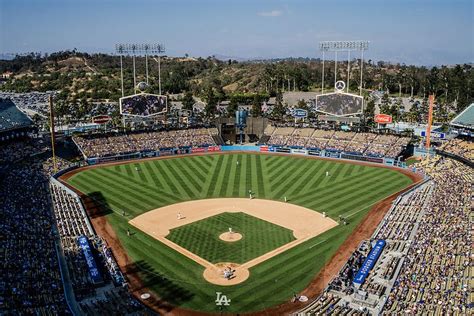 What is the best way to park for a Dodgers game?