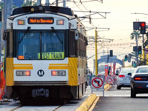 What Metro train takes you to Santa Monica?