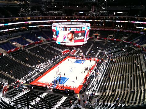 What team owns the Staples Center?