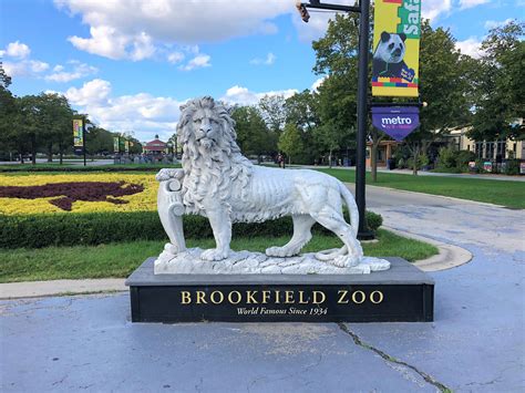 Why is Brookfield Zoo famous?