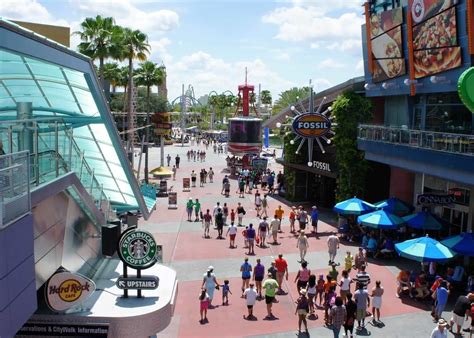 Can you walk around Universal City Walk with alcohol?