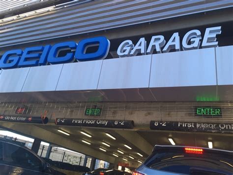 Is The Geico Garage Connected To Amway Center?