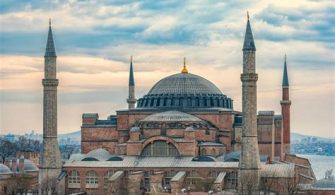 Can I wear jeans to Hagia Sophia?