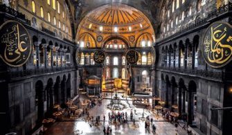 Can you wear jeans in Hagia Sophia?