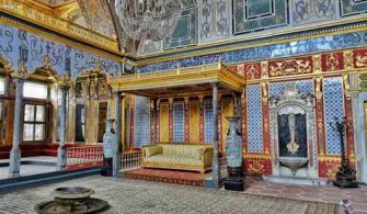 How long should you spend in Topkapi Palace?