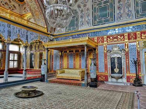 How long should you spend in Topkapi Palace?