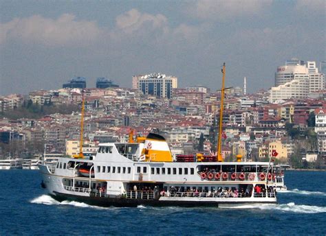 How much does it cost to take the ferry in Istanbul?