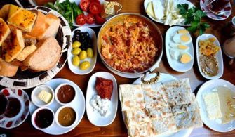 How much is a typical meal in Istanbul?