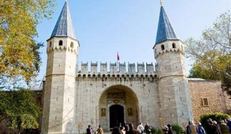 How much time to visit Topkapi Palace?