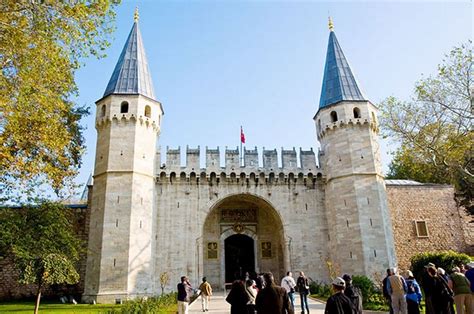 How much time to visit Topkapi Palace?