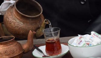 Is it rude to refuse tea in Turkey?