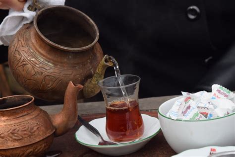 Is it rude to refuse tea in Turkey?