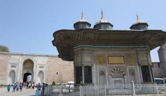 Is it worth going to Topkapi Palace?