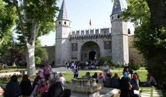 Is Topkapi Palace free to enter?