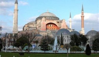 What is open on a Sunday in Istanbul?