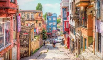 What is the main tourist street in Istanbul?