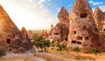 What is the peak tourist month in Turkey?