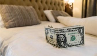 Where do you leave tip in hotel room?