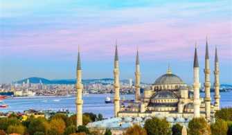 Which nationalities visit Istanbul the most?