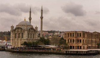 Which part of Istanbul is luxury?