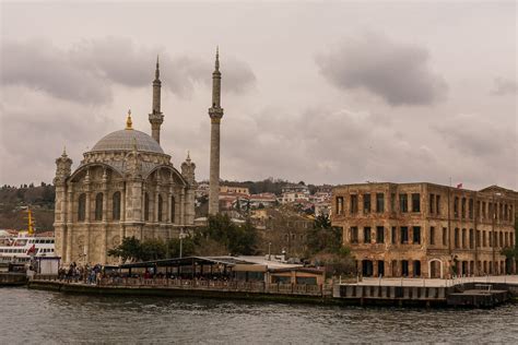 Which part of Istanbul is luxury?