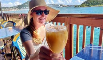 Are alcoholic drinks free on a cruise?