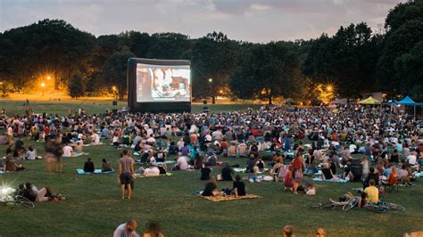 Are Dogs Allowed At Movies In The Park Chicago?