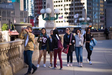 Are there a lot of tourists in Chicago?