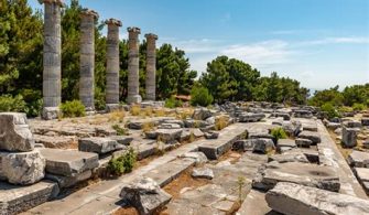 Are there Greek ruins in Turkey?