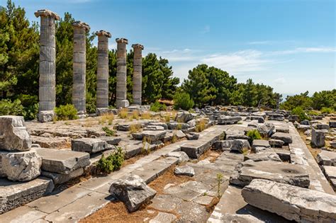 Are there Greek ruins in Turkey?