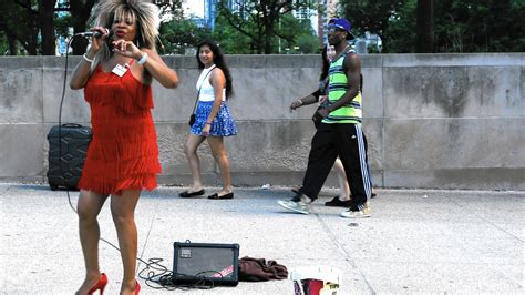 Are There Street Performers In Chicago?