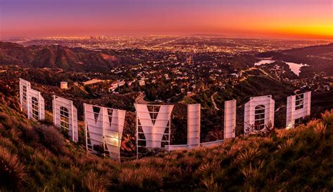 Are you allowed to take a picture of the Hollywood Sign?