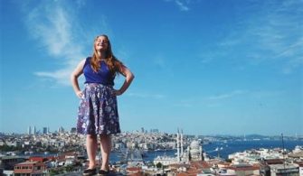 Can a woman travel to Istanbul alone?