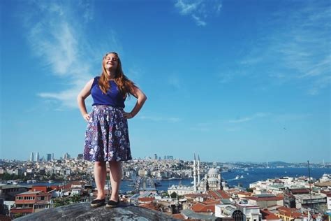 Can a woman travel to Istanbul alone?