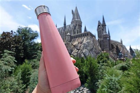 Can I bring a reusable water bottle to Universal Studios?