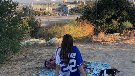 Can I bring an empty Hydroflask to Dodger Stadium?