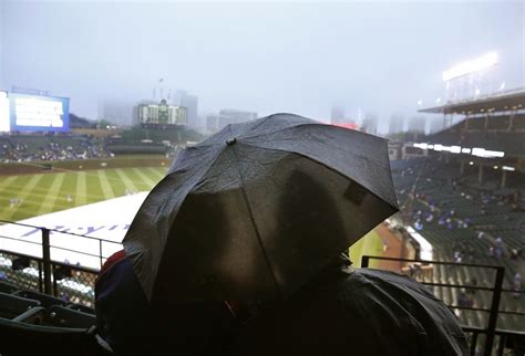 Can I bring umbrella to Wrigley Field?