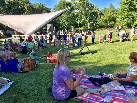 Can we picnic at Botanic Gardens?