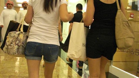 Can woman wear shorts in Turkey? Road Topic
